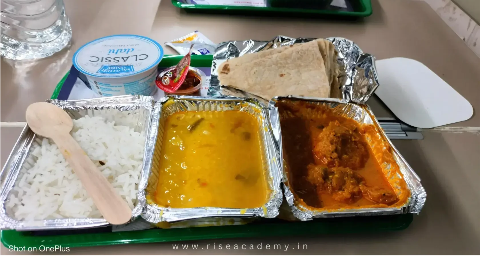 vande bharat express Catering and Additional Services